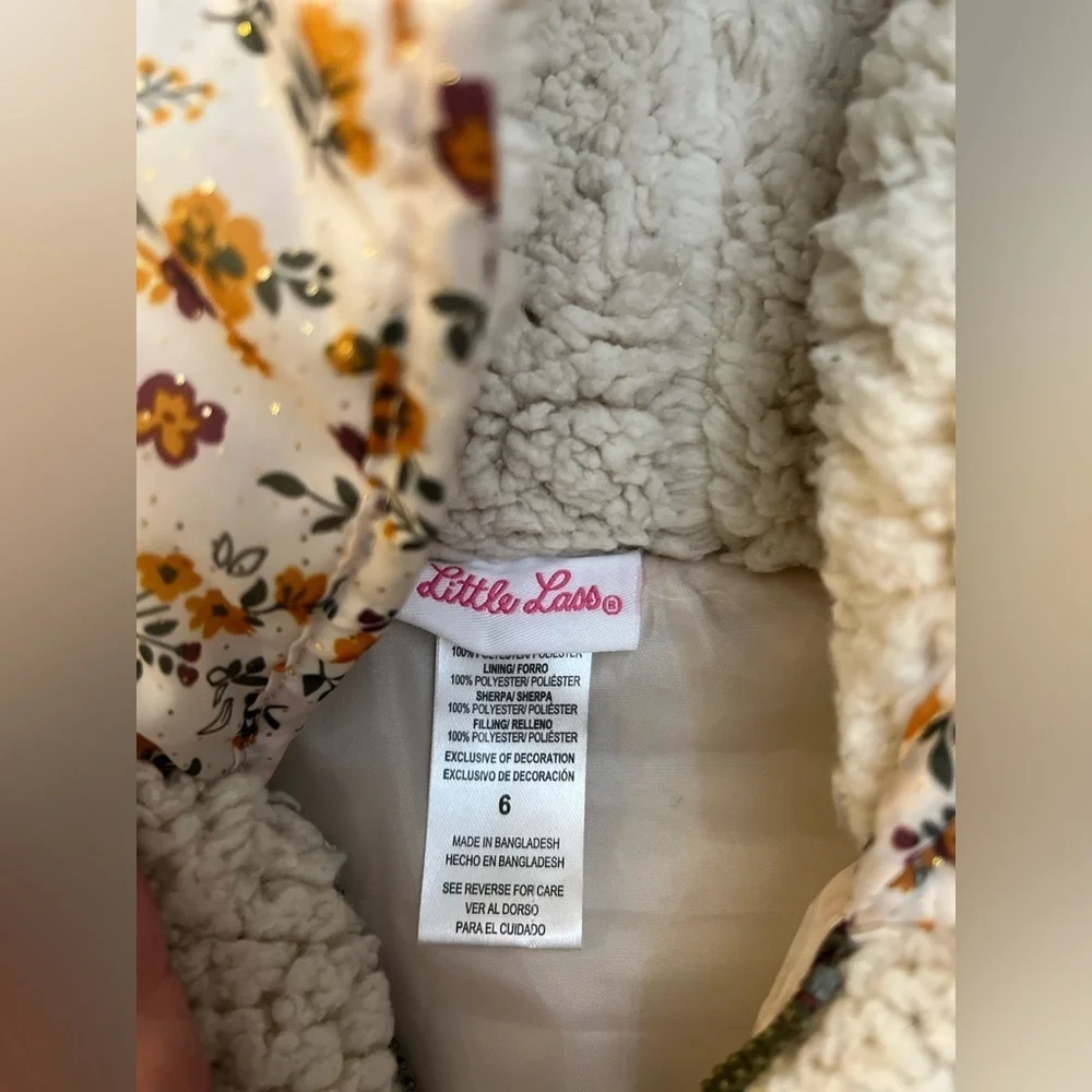 💥 2/$15!! Girl’s Little Lass Floral Puffer Vest